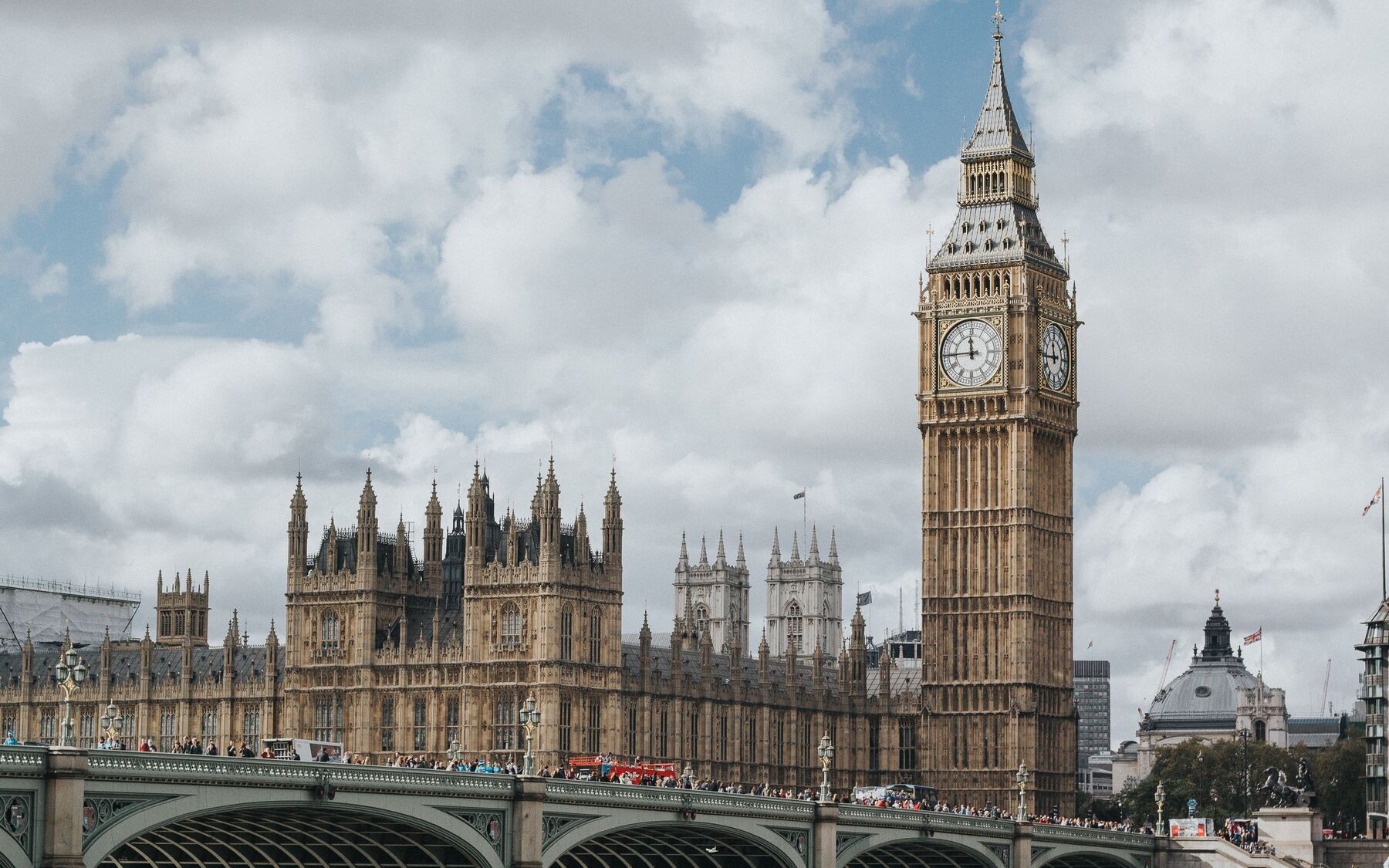 Westminster Background Image darken by 65