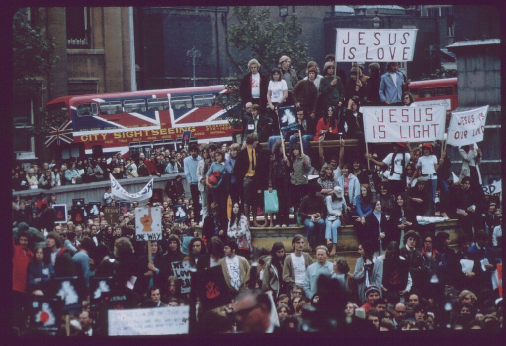 Picture of people gathering in Trafalgar Square