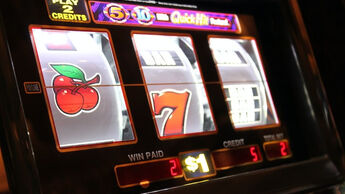 Gambling machine says be BD4p N 2zw7s unsplash