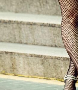 Fishnets woman pinks steps 2