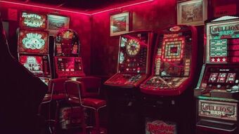 Gambling machines 2 4 2j