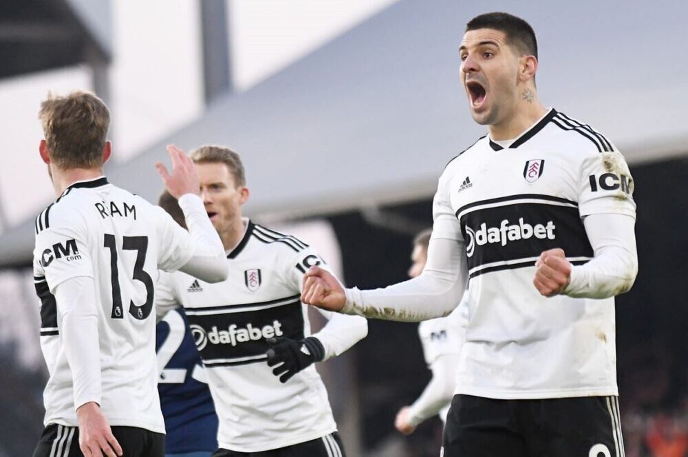 Gambling shirt sponsor Fulham CA 1