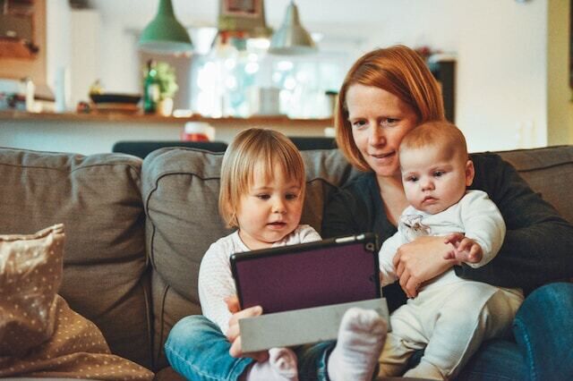 Mum and kids alexander dummer UH 1