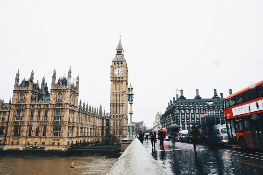 Parliament big ben london rain