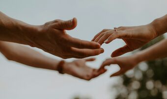 Hannah busing Rv F2 R q Mp Rk unsplash